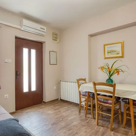 Apartamento Daria-1 By Interhome *
